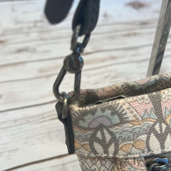 Sakroots Camden Crossbody Handbag in Pastel One World - Picture 4 of 15